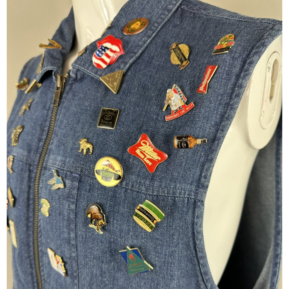 Denim Zip Front vest With 30 + Vintage Pin Collection - Picture 3 of 16